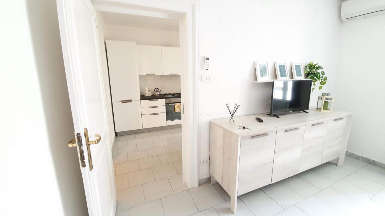 Twin Room Apulia Apartment - Bari Centro Buitenkant foto