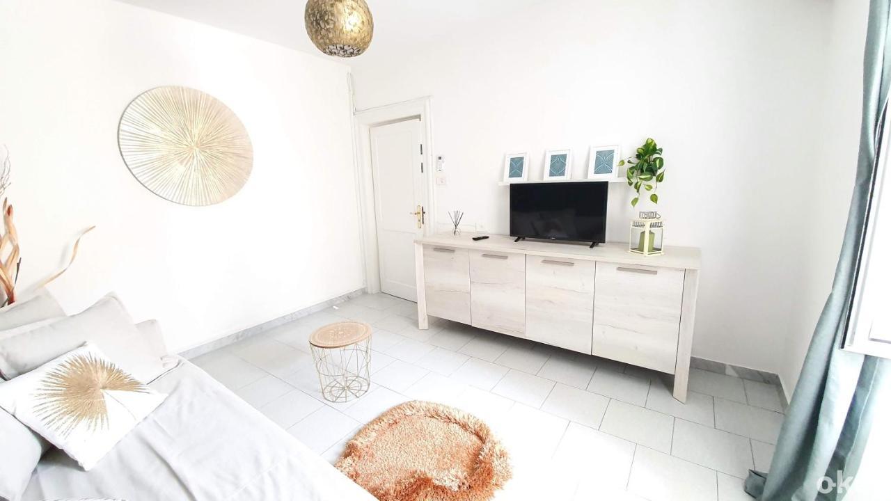 Twin Room Apulia Apartment - Bari Centro Buitenkant foto